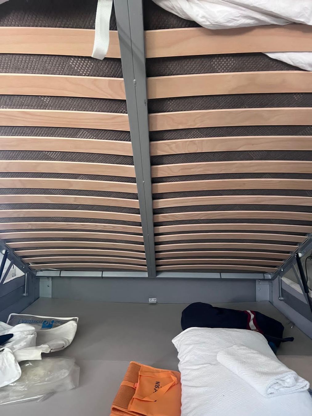 Letti: PIanca letto contenitore, moderno e di design – Usato da Zollikon venduto da MaxDC 3