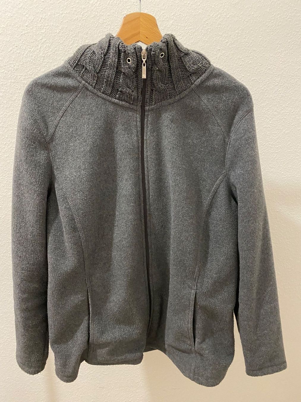 C&A Giacche: C&A Canda Strickjacke Trainingsjacke grau Gr. L – Usato da Pratteln venduto da a23_j2gs 2