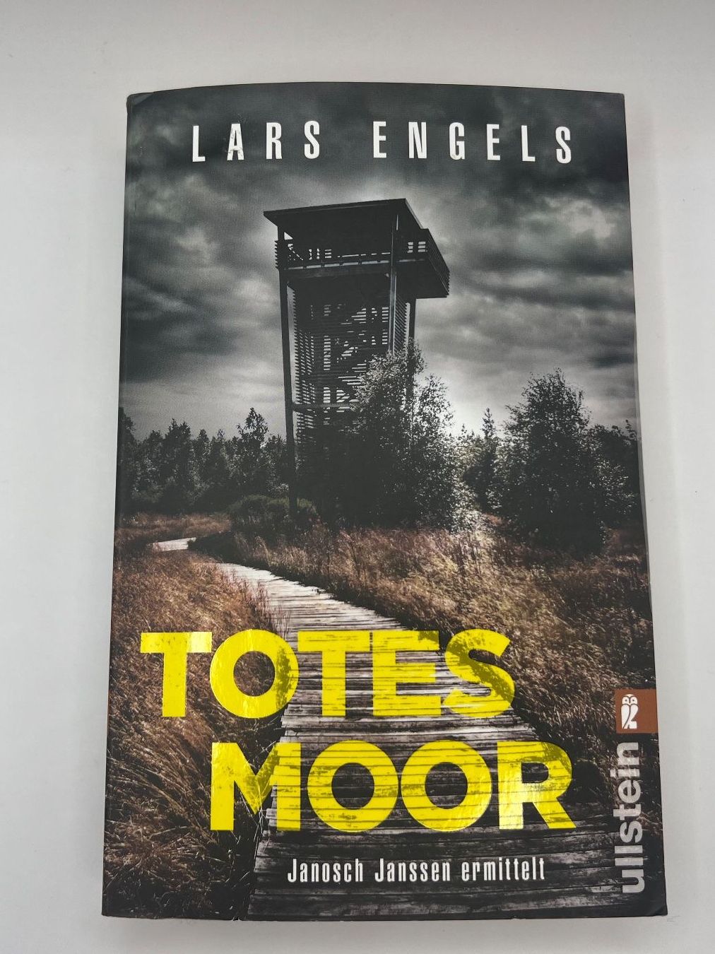 Libri: 📖 TOTES MOOR Lars Engels – Usato da Vaduz venduto da NotNeeded