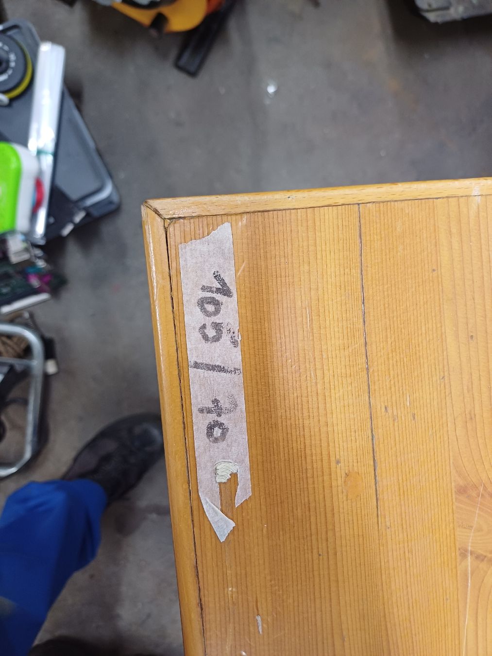Tavoli: Kleiner Holztisch – Difettoso da Wangenried venduto da Recycler94 3