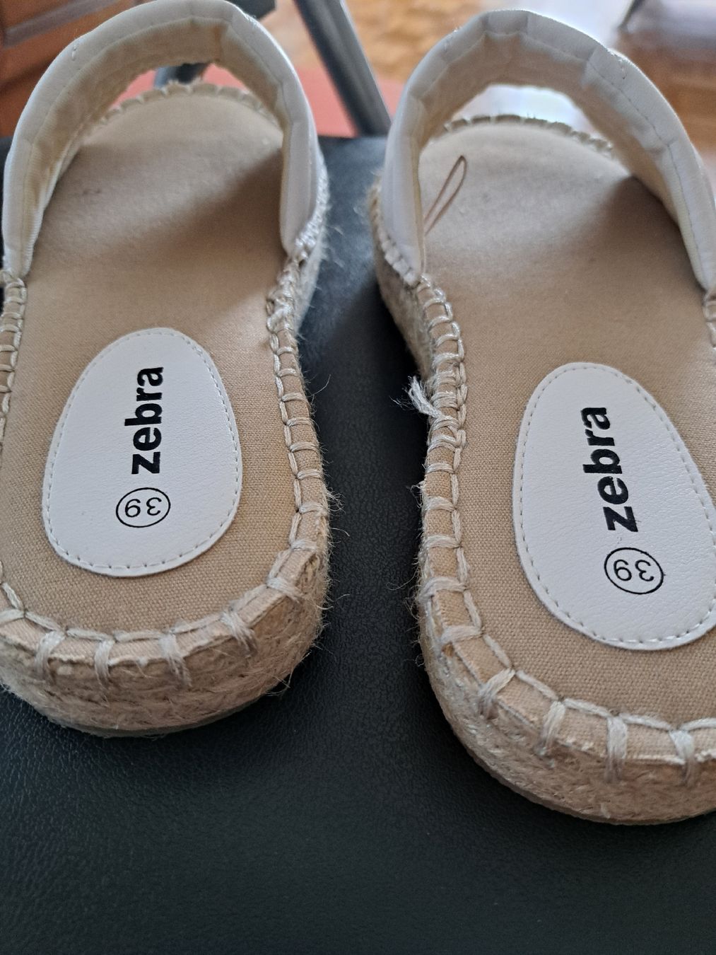 Zebra Damenschuhe: Schlappen weiss Gr.39 – Gebraucht aus Bellach von TORA4 3