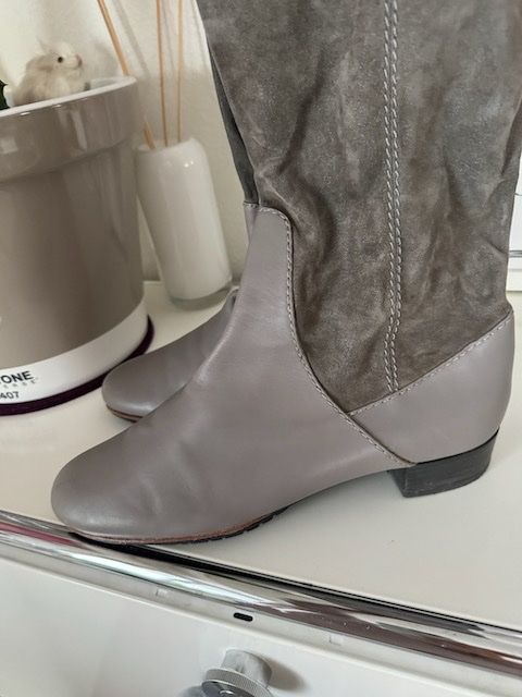 Baldinini Scarpe da donna: BALDININI Stiefel Velours Glatt Leder Grau 40 – Usato da Zuerich venduto da Moochie 1