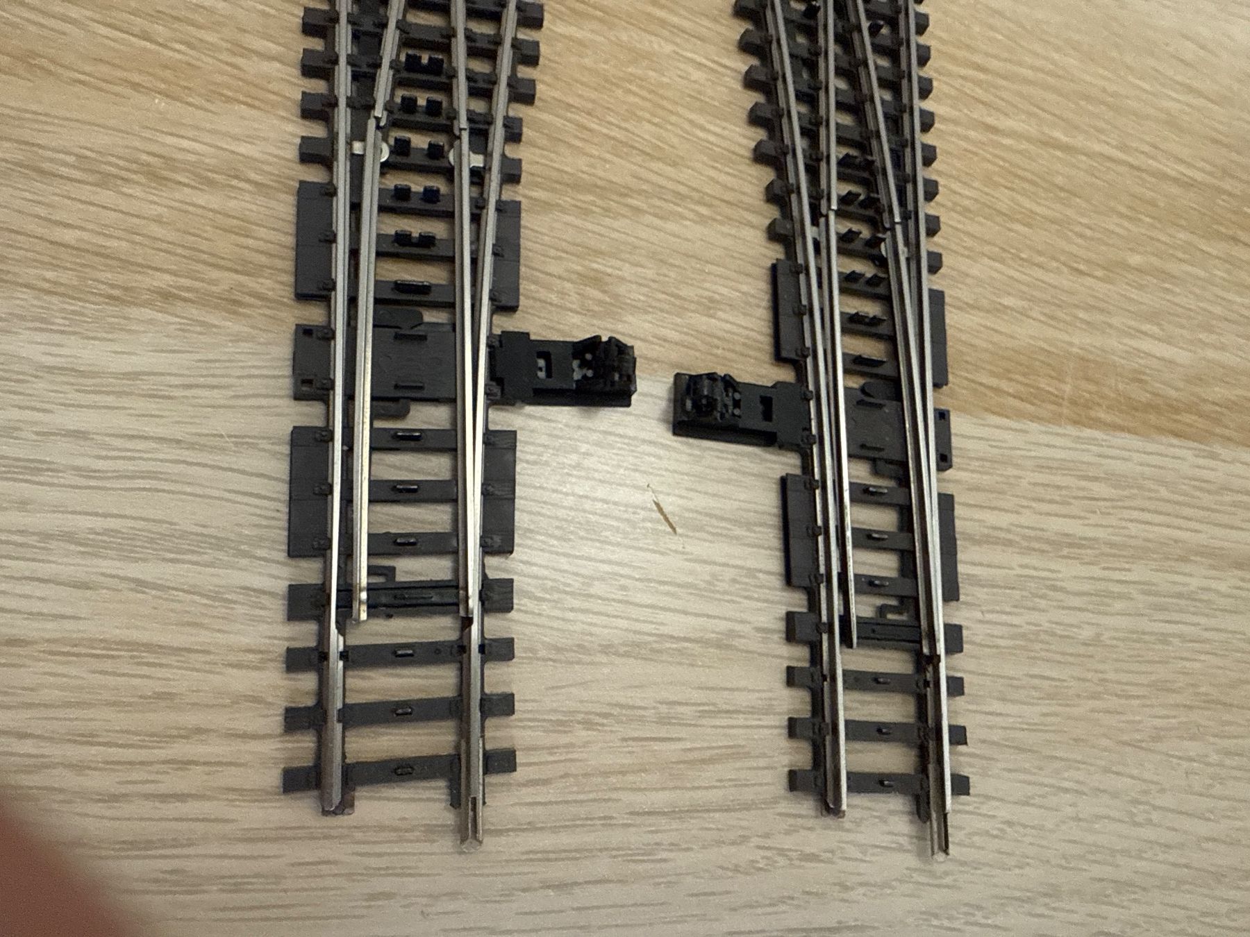 Märklin Modellini di ferrovie: Märklin 2271 Weichenpaar K H0 – Usato da St-Aubin-Sauges venduto da tantome 1