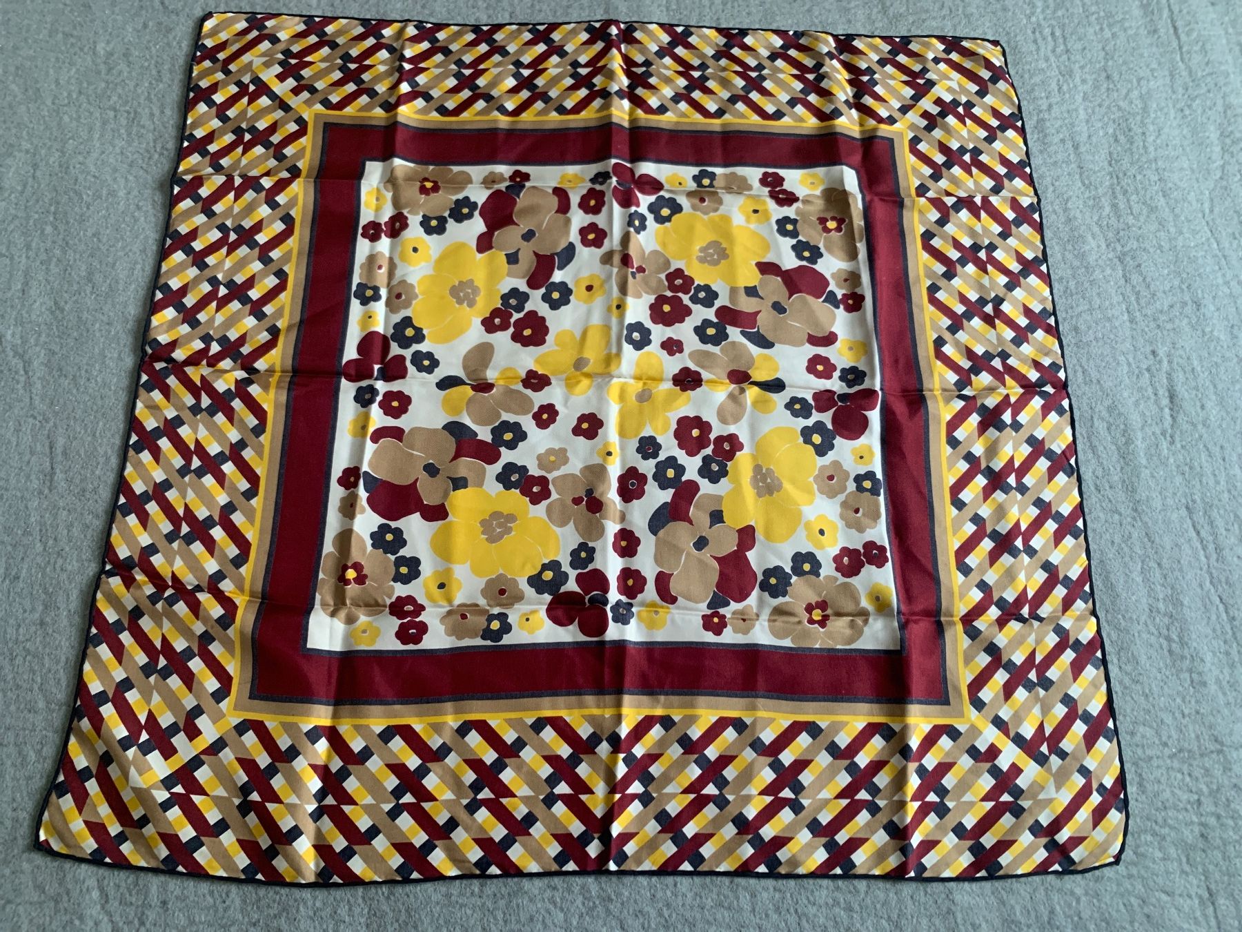 Foulard & Sciarpe: Vintage Seidentuch 75 x 75 cm – Usato da Richterswil venduto da Moii89