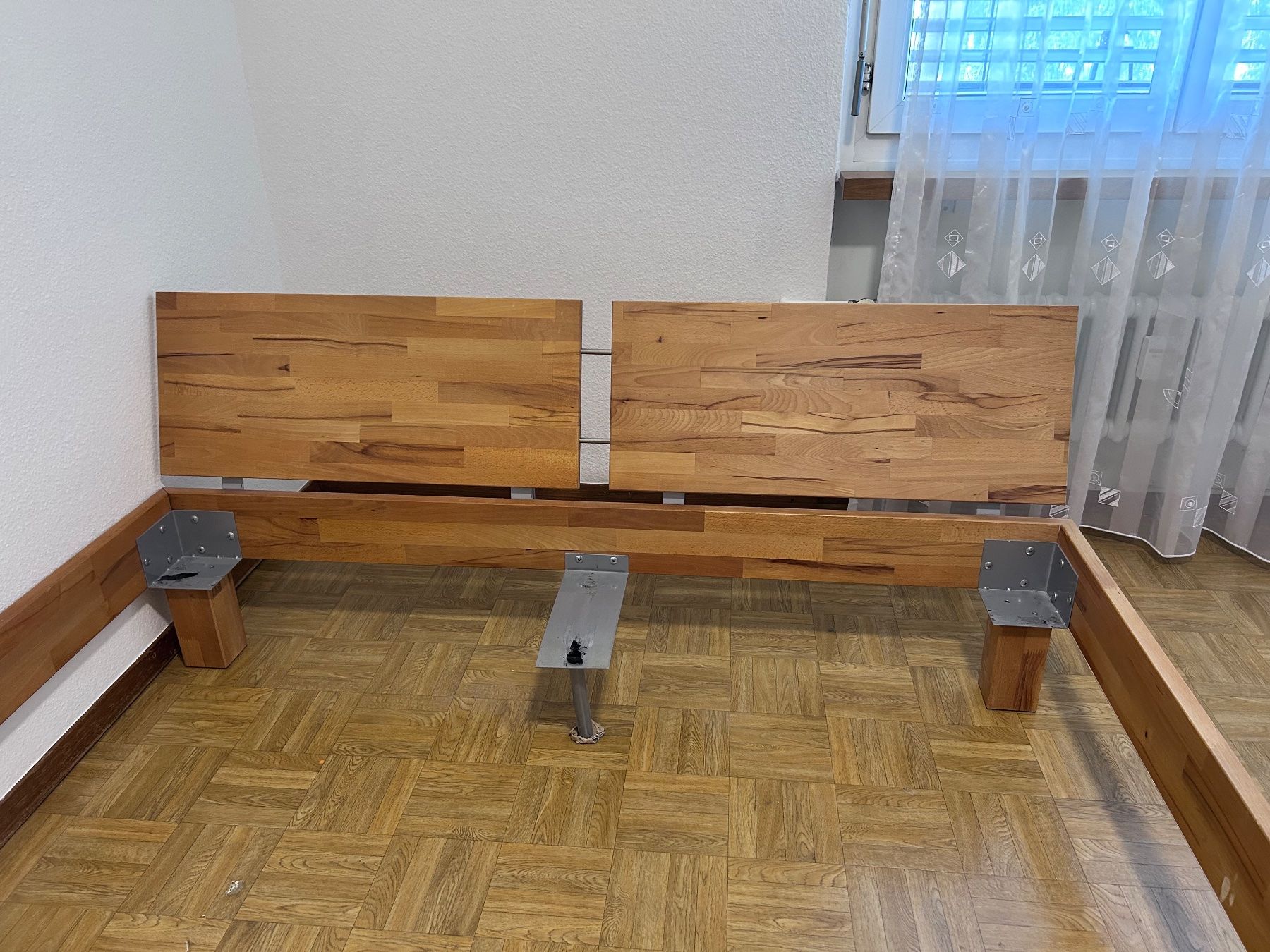 Pfister Betten: Bettgestell Massivholz – Gebraucht aus Schliern b. Köniz von need-it