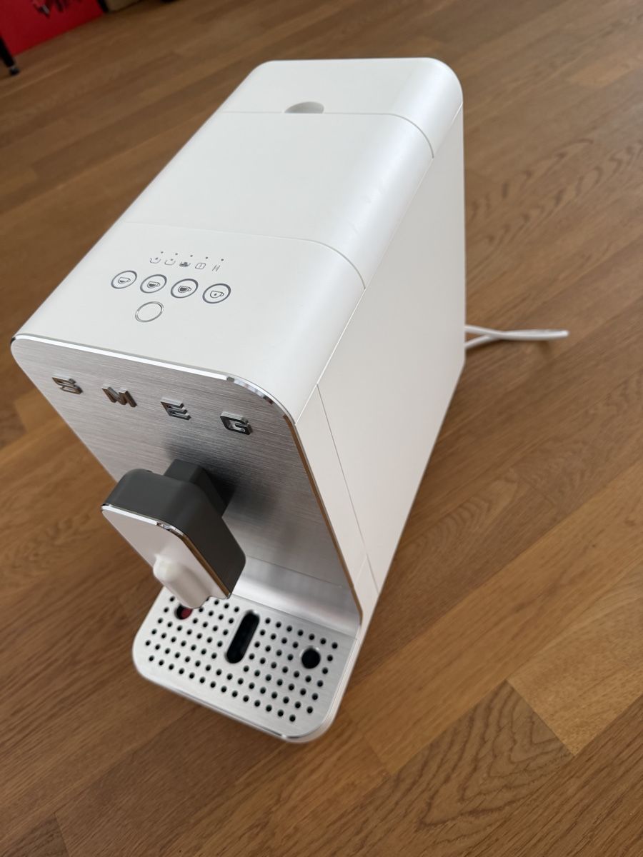 Smeg Macchine per caffè & Macchine per espresso: Smeg Kaffeemaschine vollautomat – Nuovo (secondo la descrizione) da Biel/Bienne venduto da DeHertist 1