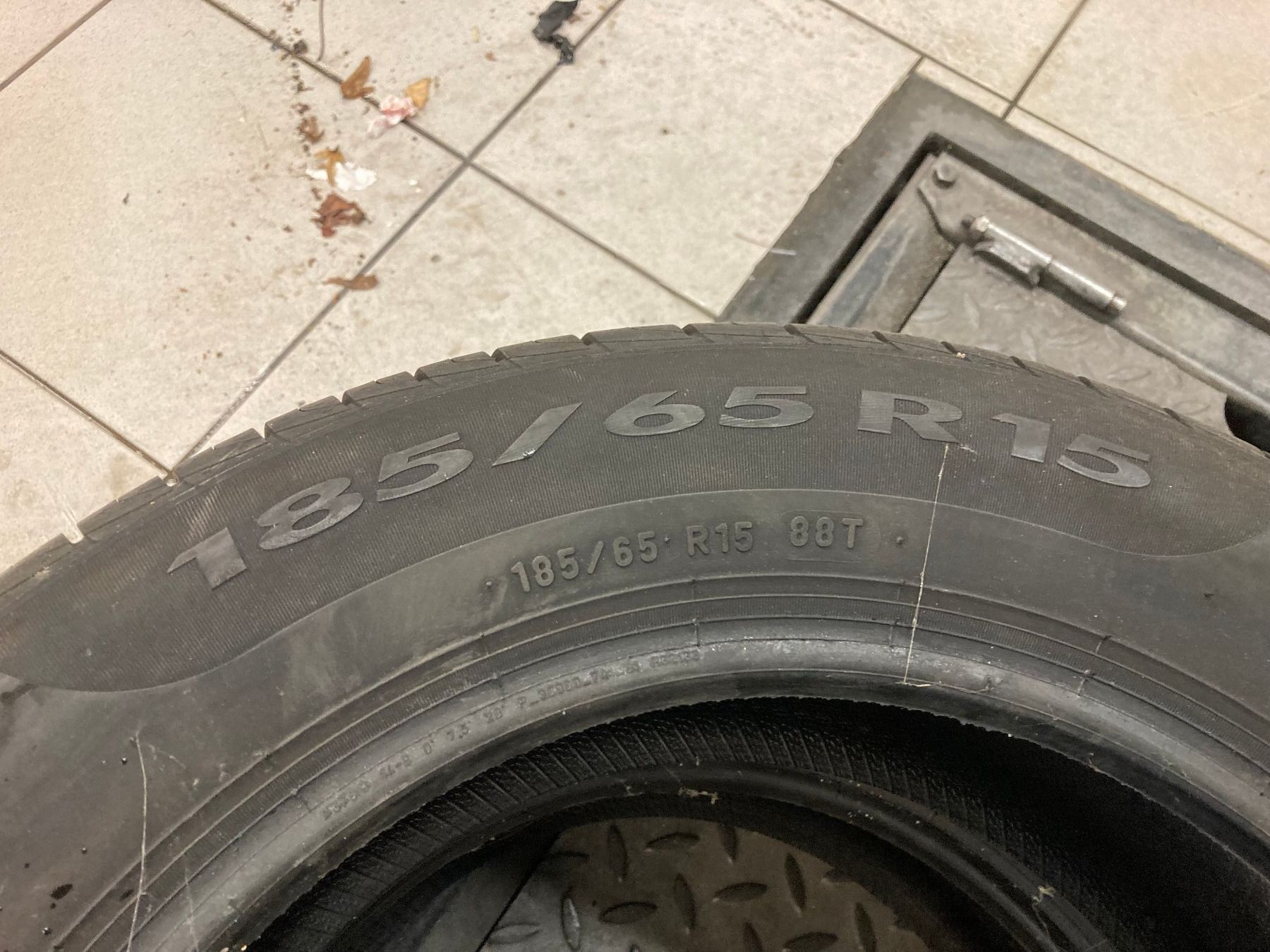 Pirelli Pneus & Kompletträder: 185/65R15 Sommerpneu Pirelli – Gebraucht aus Cham von WB2223 2