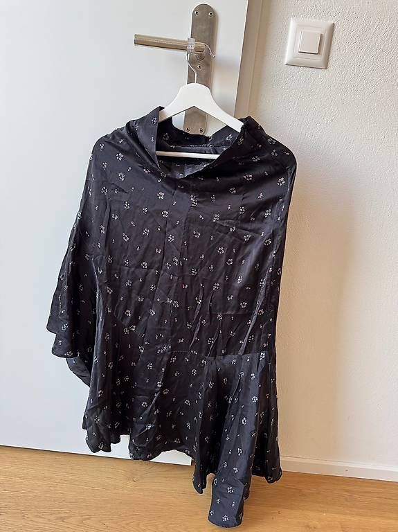 Kooples Camicette: The Kooples - Silk Flower Black Shirt – Usato da Schübelbach venduto da Rahnmont