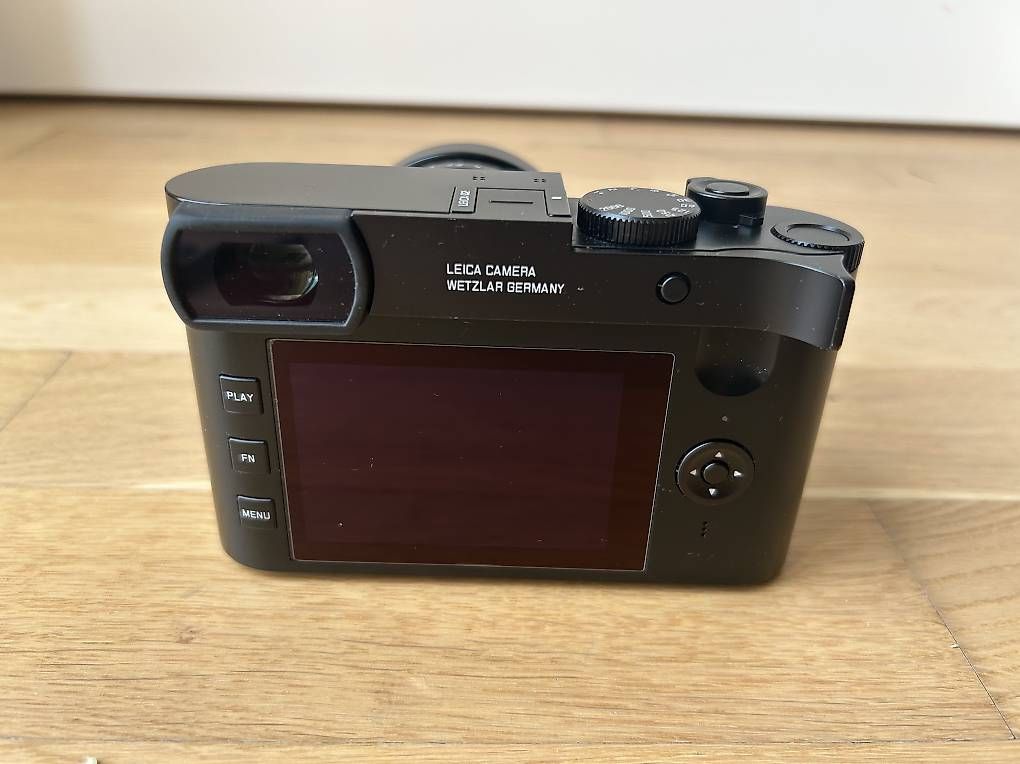 Fotocamera: Leica Q2 inkl. Original Daumenstütze – Usato da Zürich venduto da mullf 4
