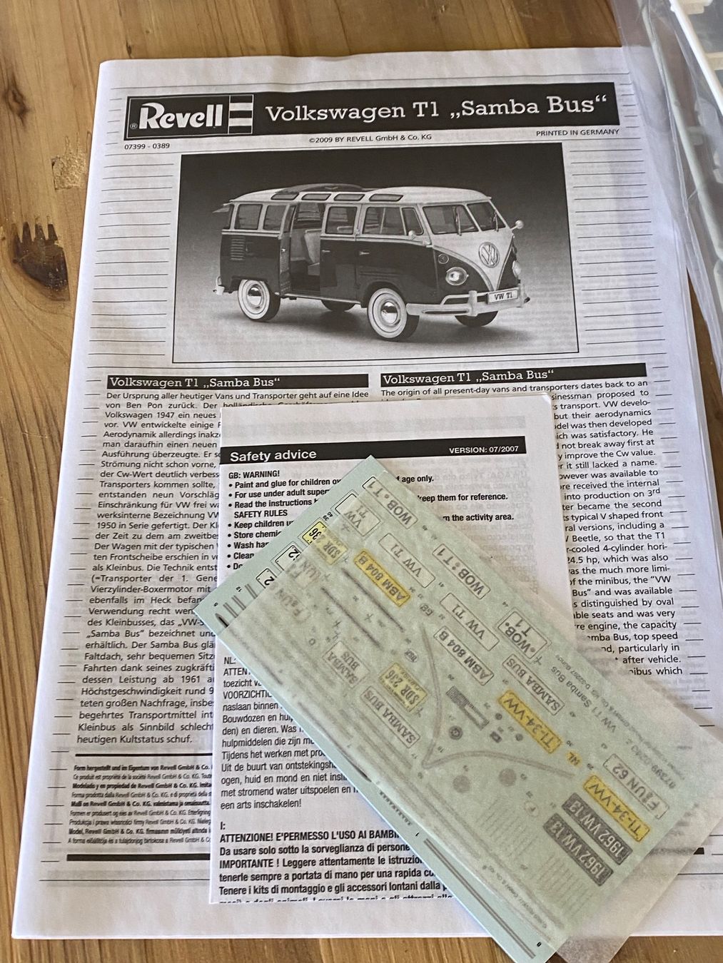 Revell Kit di modellismo & Modellini statici: VW T1 "Samba Bus" 1:24 / Revell – Nuovo (secondo la descrizione) da Zürich venduto da Matteo6 5