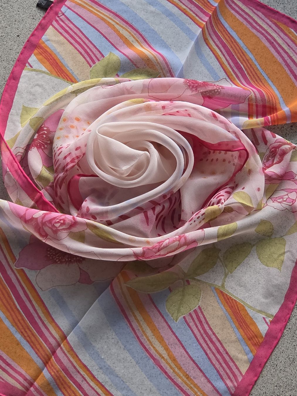Foulards, Tücher & Schals: Seidenschal, 40 x 160, handrolliert – Neu und originalverpackt aus Frauenfeld von Schenken-mit-Herz