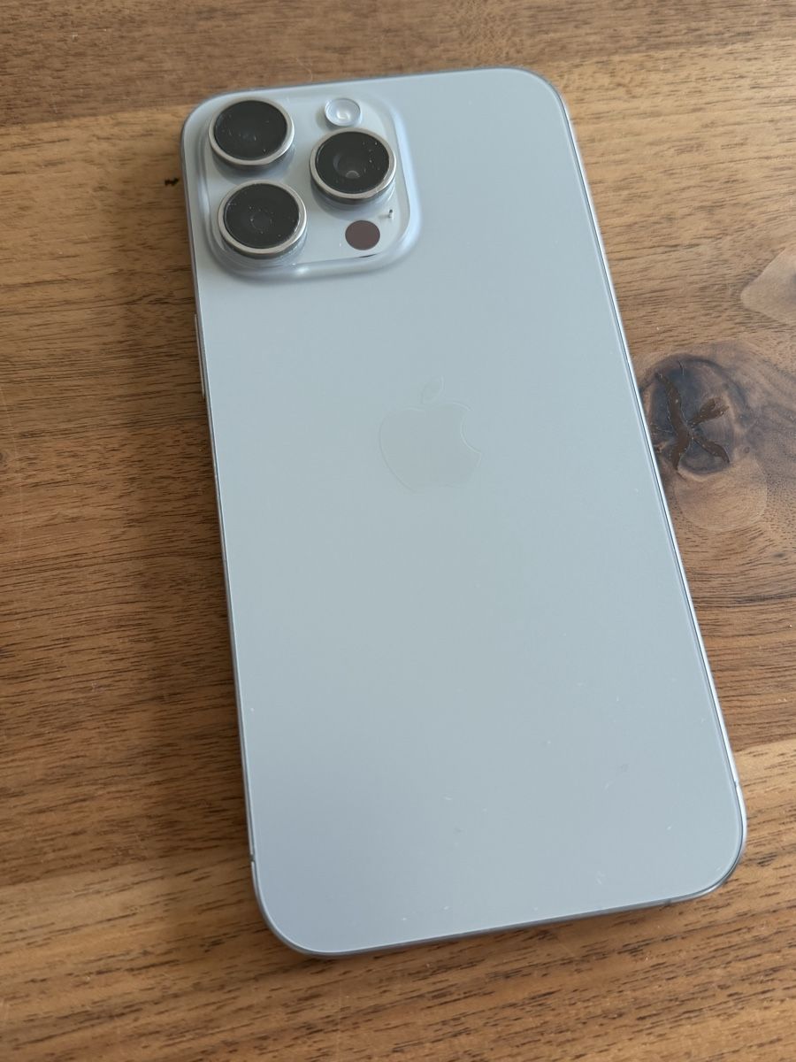 Apple Telefoni cellulari / Smartphones: iPhone 15 pro max natural Titanium 256 GB – Usato da Oberönz venduto da cedricolino 1