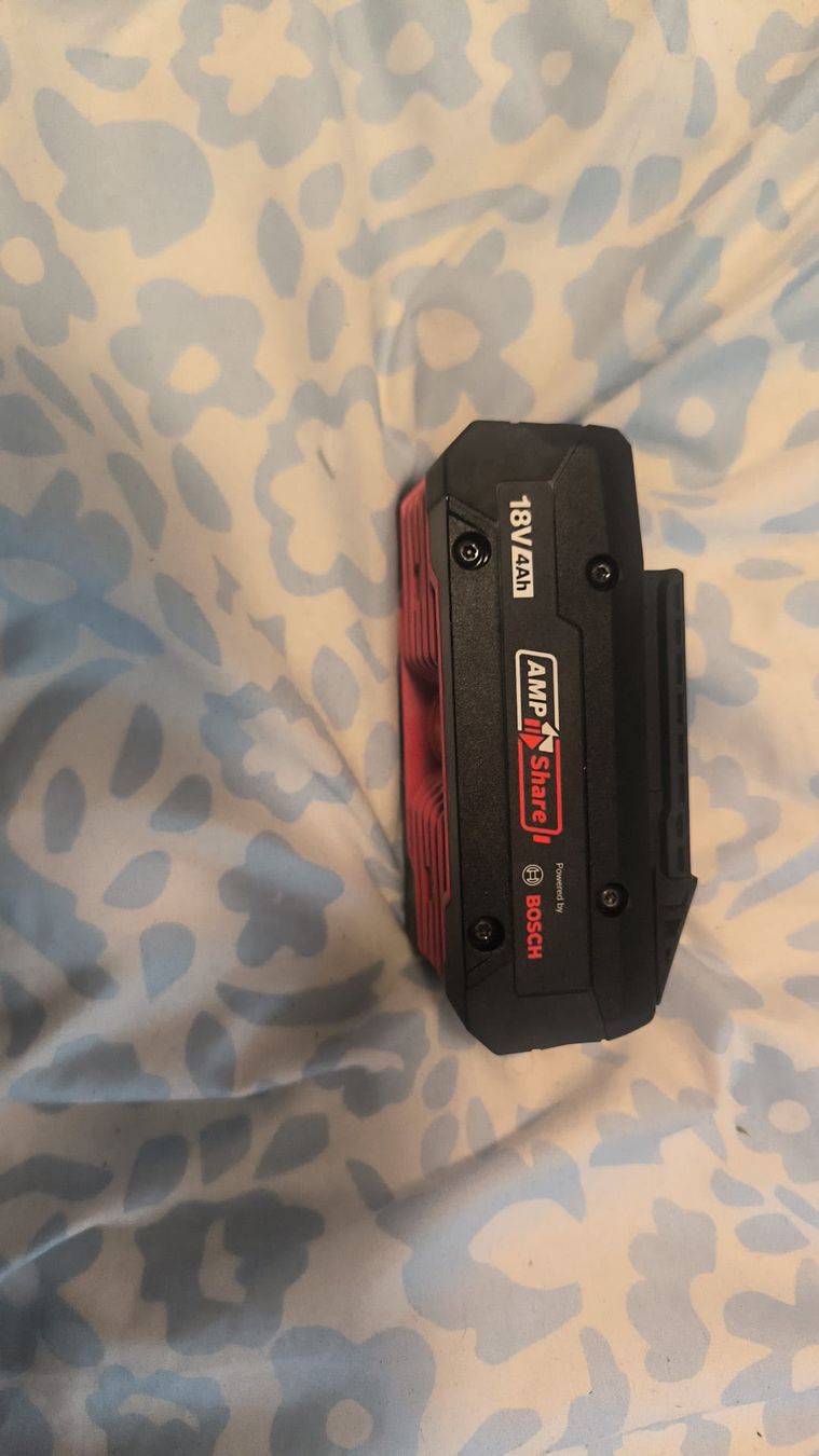 Bosch Akkus: Bosch 18V 4Ah AMPshare Battery new – Neu (gemäss Beschreibung) aus wattwil von pel_qh26 2