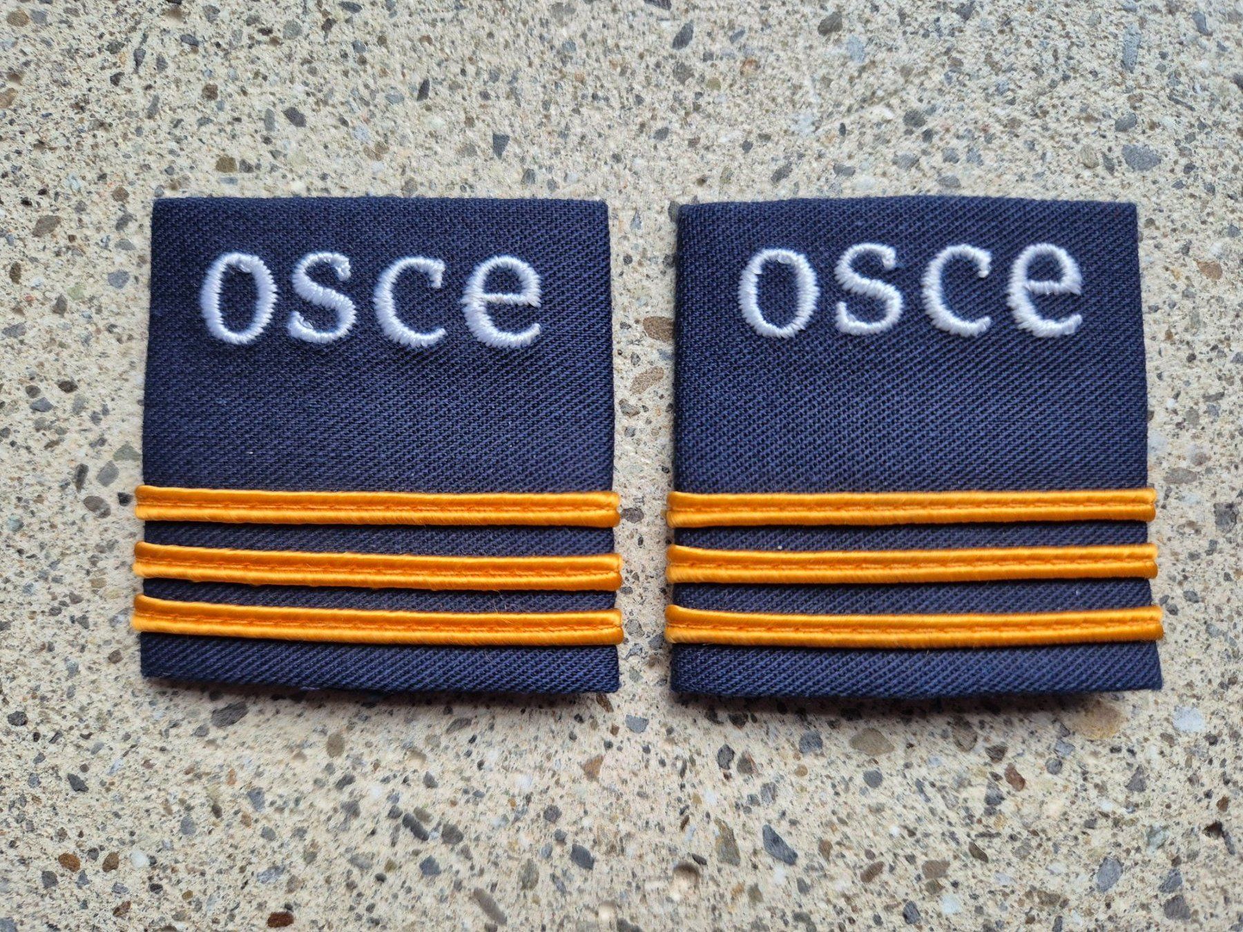 Schweizer Armee Placchette & Badge: Gradabzeichen Patten Set Hauptmann OSCE – Nuovo e nell'imballaggio originale da Riedholz venduto da fr_sIruP