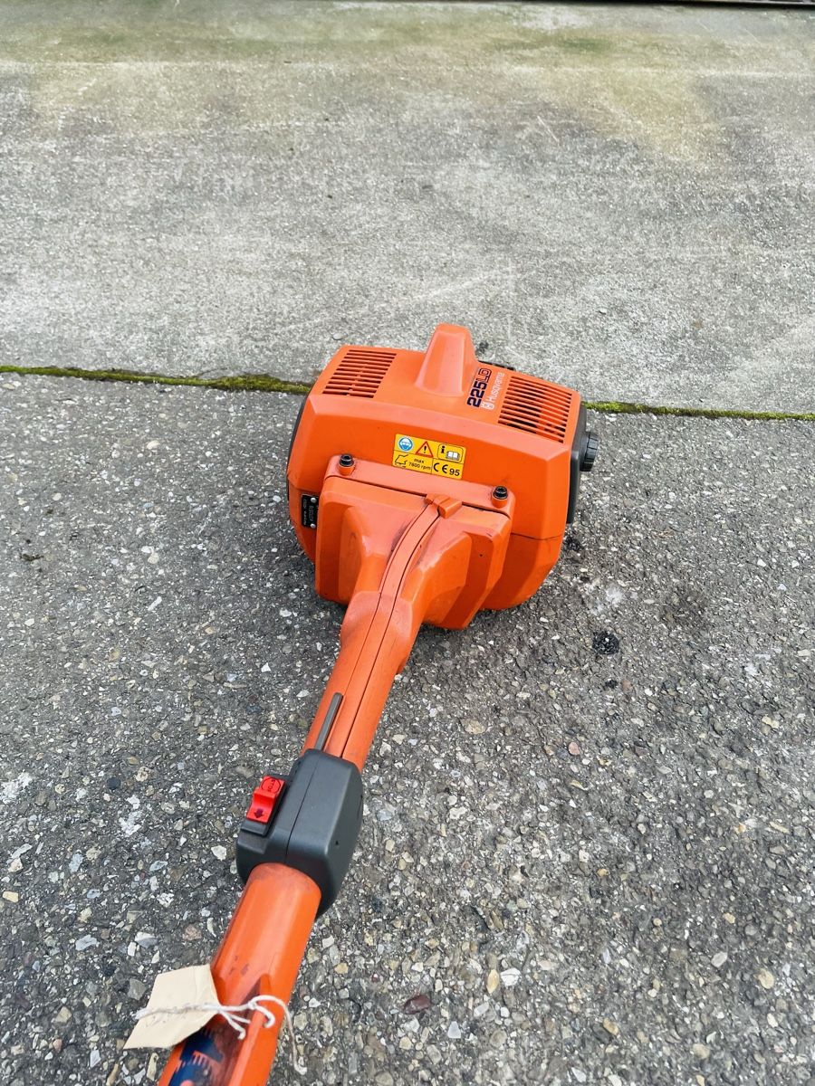 Husqvarna Tutti gli attrezzi: Rasentrimmer Husqvarna 225 LD – Usato da Würenlos venduto da Shop_Shop 2