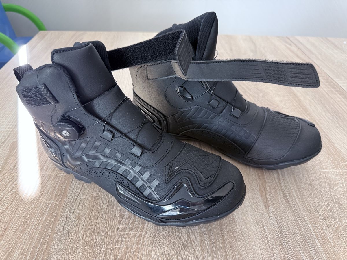 Scarpe da uomo: Chaussure moto  – Nuovo (secondo la descrizione) da Plasselb venduto da val_6dkn