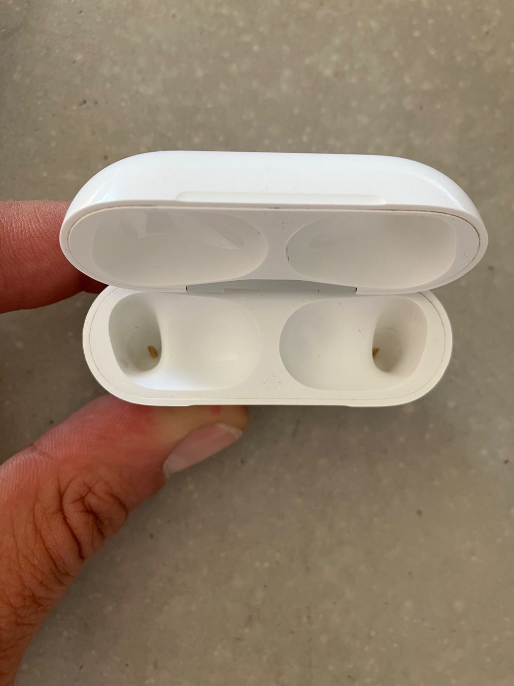 Apple Cuffie: Apple AirPods Pro 1 Charging Case – Usato da Lausanne venduto da mr.v 3