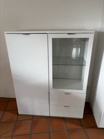 Schrank mit Glasvitrine