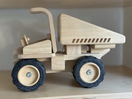 Plantoys Süsser Holz-Kipper von PlanToys – Robust und bereit
