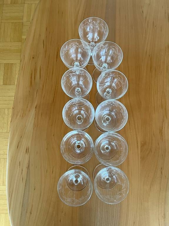 Gläser: 11 Weingläser mit Rebenmuster – Gebraucht aus Konolfingen von Mistor 2