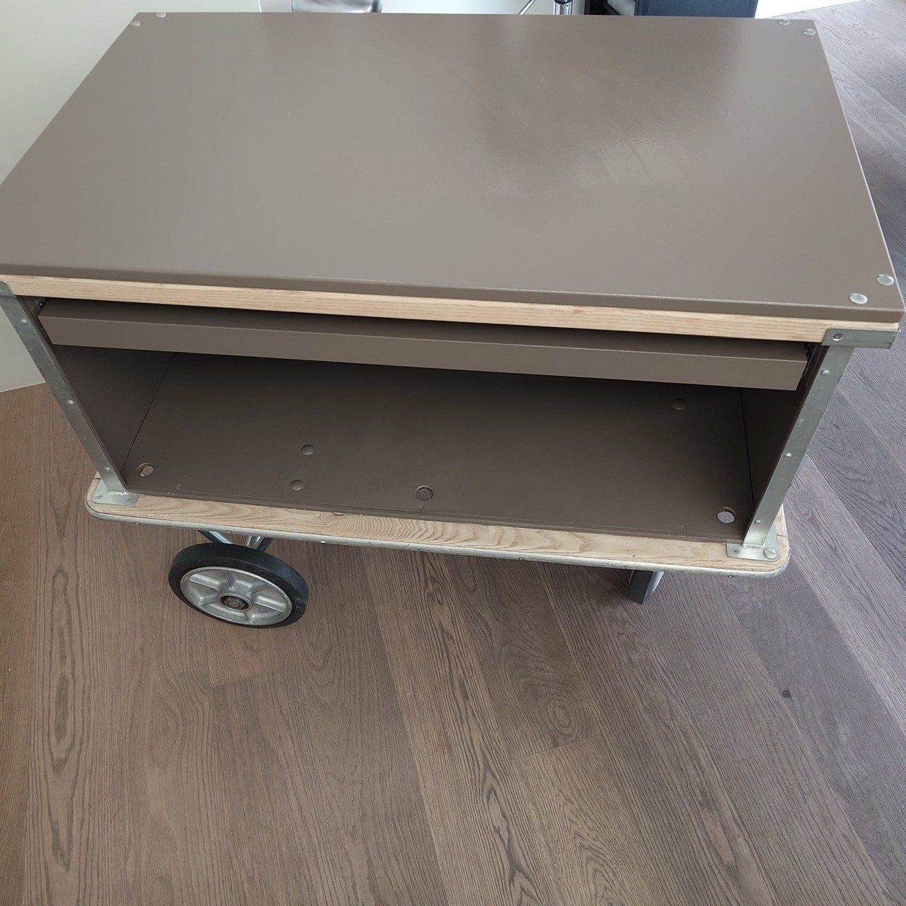 Scrivanie: "Unikat Postwagen" - Designmöbel für PC – Usato da Stettlen venduto da musicman_68