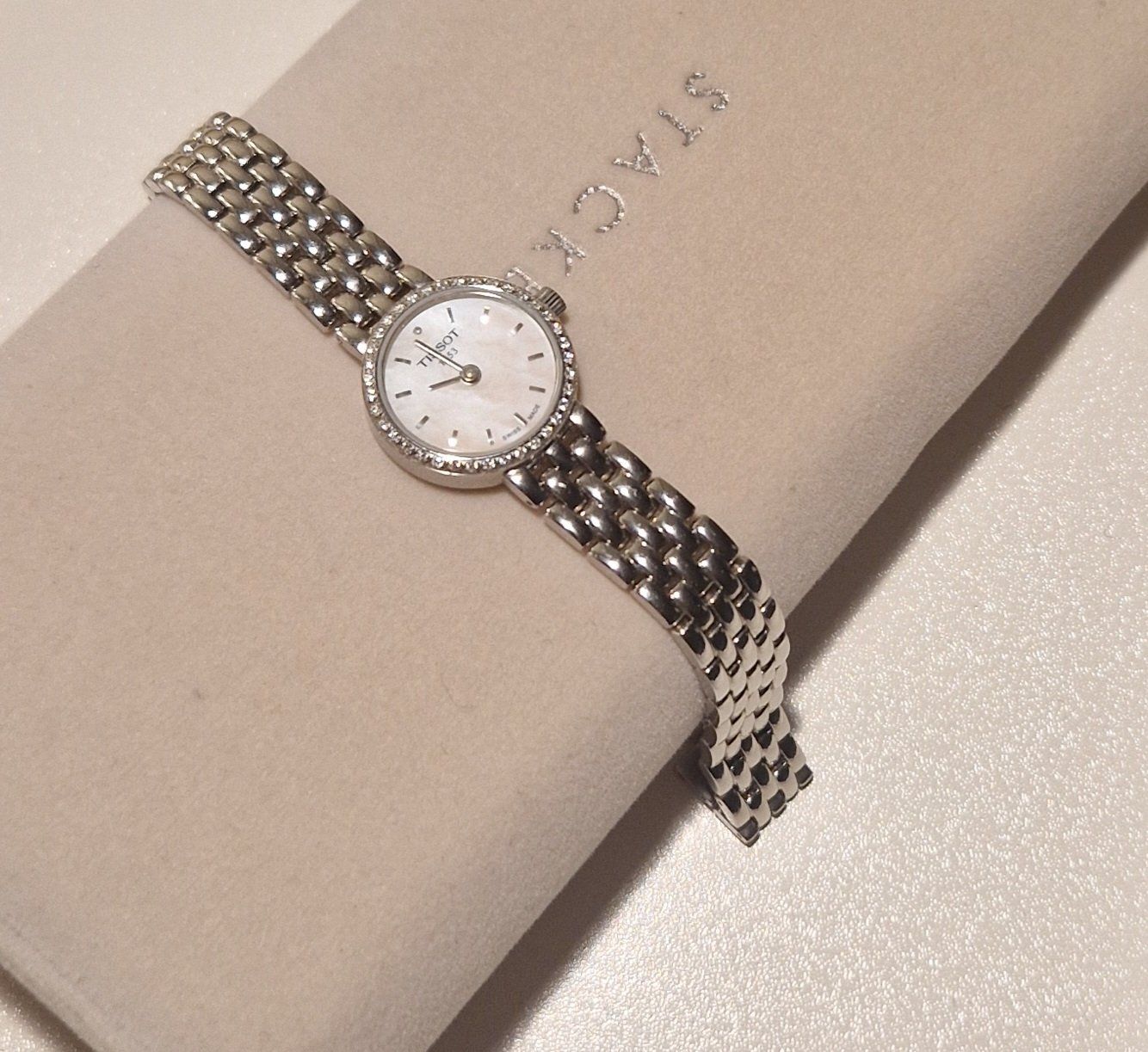 Tissot Orologi: Tissot Lovely with diamonds - never worn – Nuovo (secondo la descrizione) da Zürich venduto da ale_jt9y 1