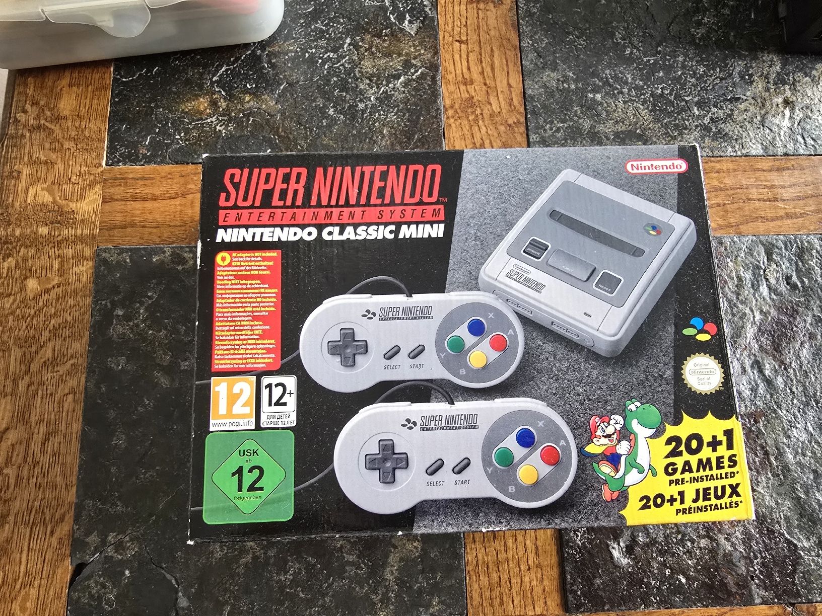 Nintendo Console: Super Nintendo Classic Mini Konsole mit 2 Controllern – Usato da Rüegsauschachen venduto da Noni10do