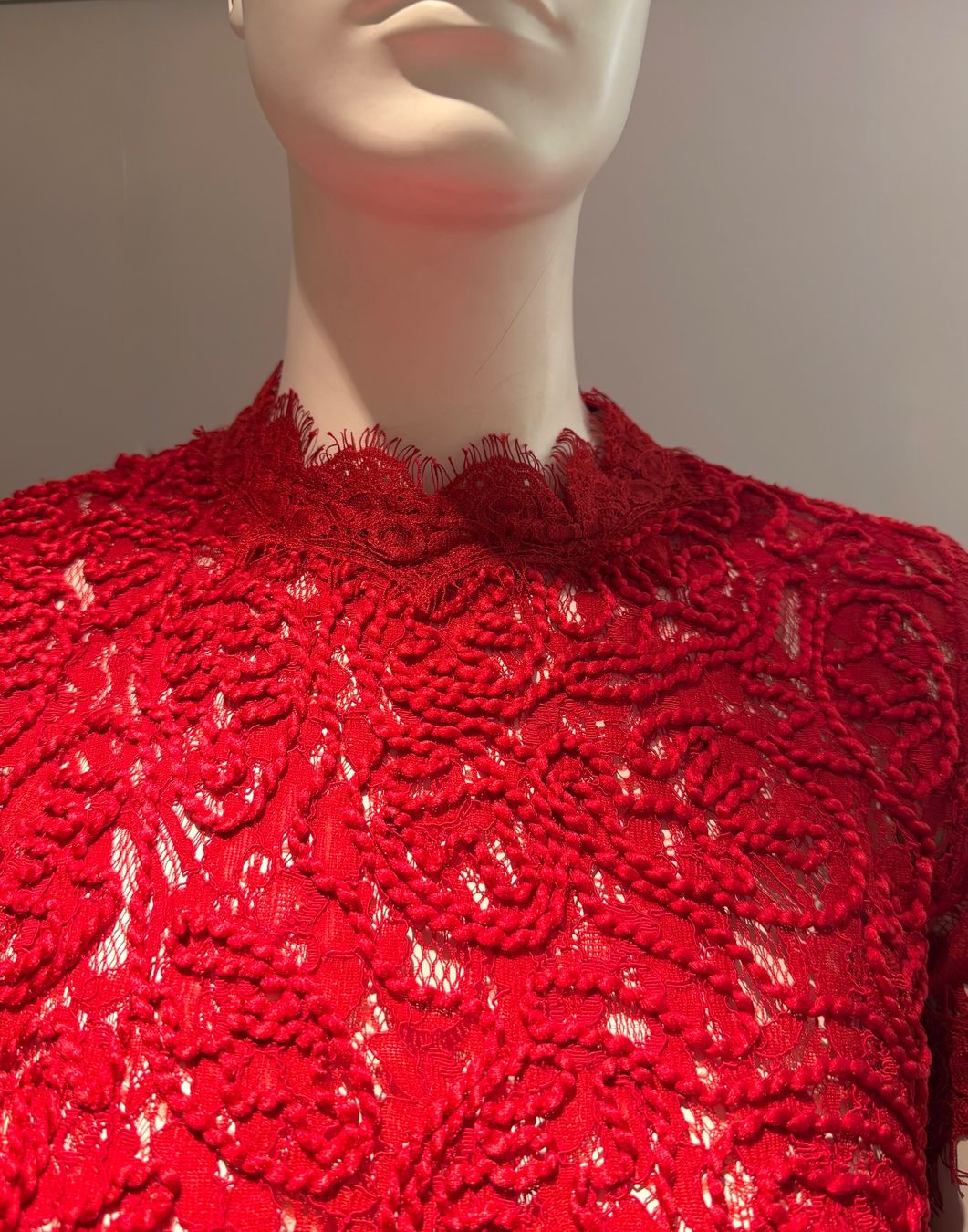 Tops: CHic pull rouge en dentelles  36 – Neu (gemäss Beschreibung) aus Genève von fto_sz8d 1