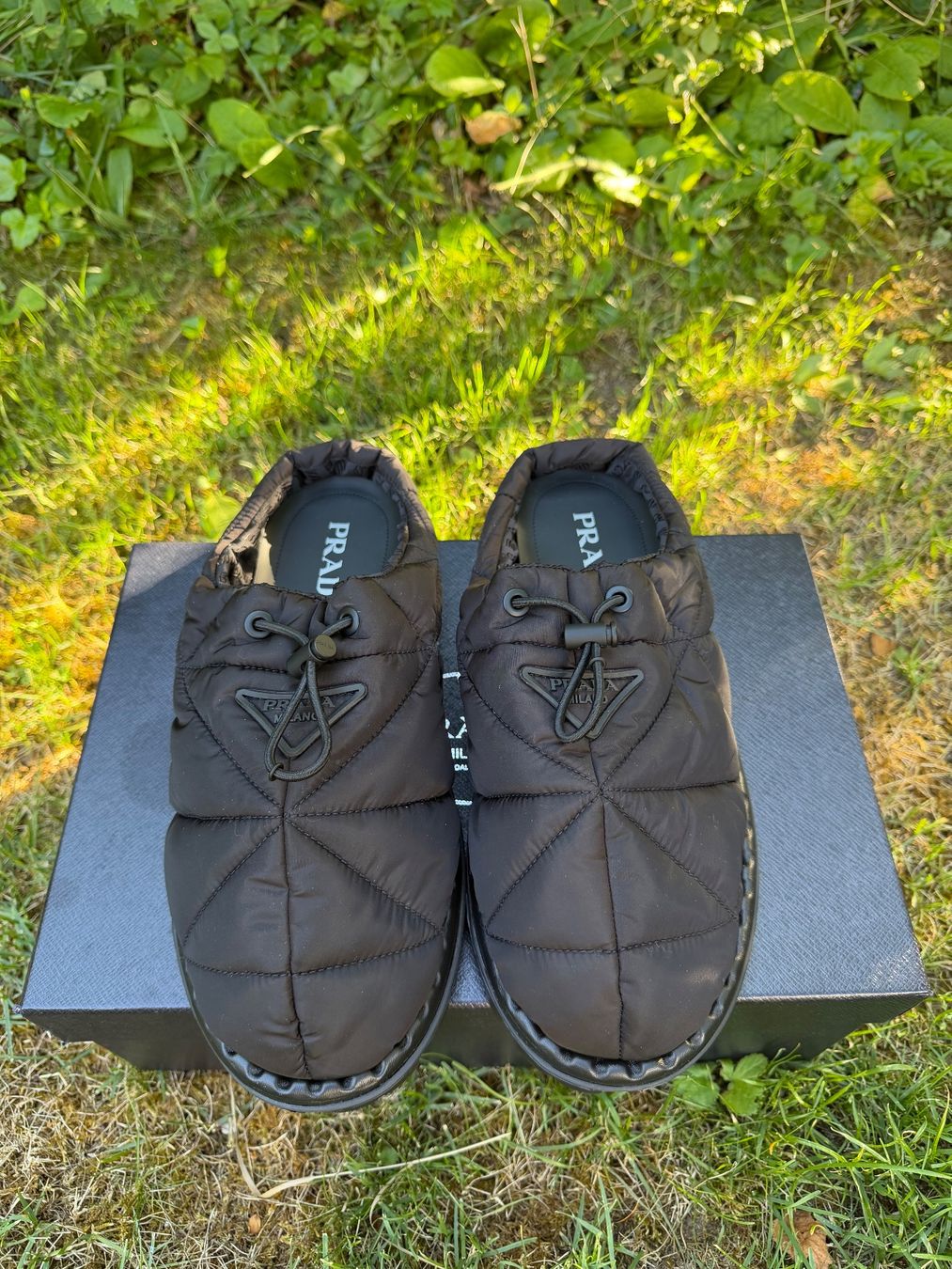 Prada Scarpe da uomo: Prada Re-Nylon Padded Slippers – Nuovo (secondo la descrizione) da Bern venduto da ger_prj8