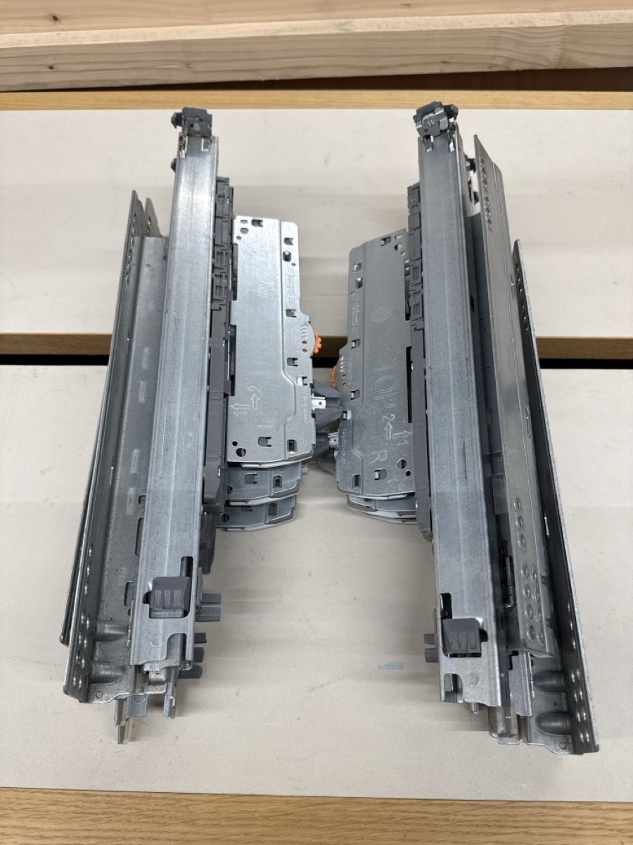 Blum Ferramenta: Blum Schubladenschienen – Usato da Domat/Ems venduto da VENDUS