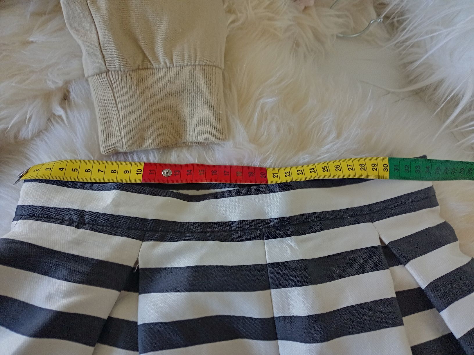 Sisley Gonne: jolie jupe Sisley taille 36 – Usato da Monthey venduto da 04Elisa 4