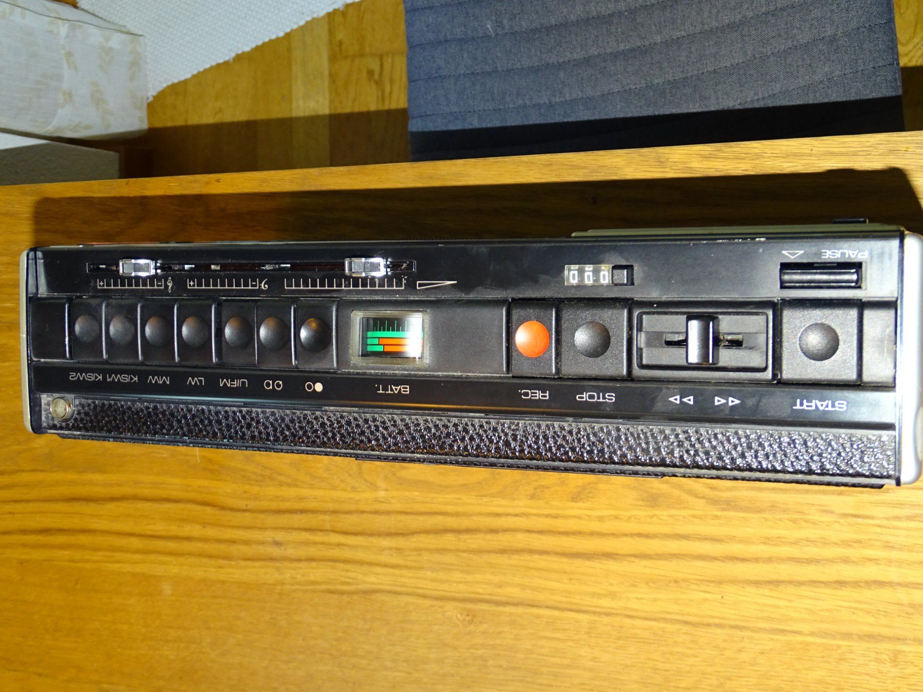 Grundig Radio: Grundig C6000 Radiorecorder   defekt – Difettoso da Hirzel venduto da Musicman03 3