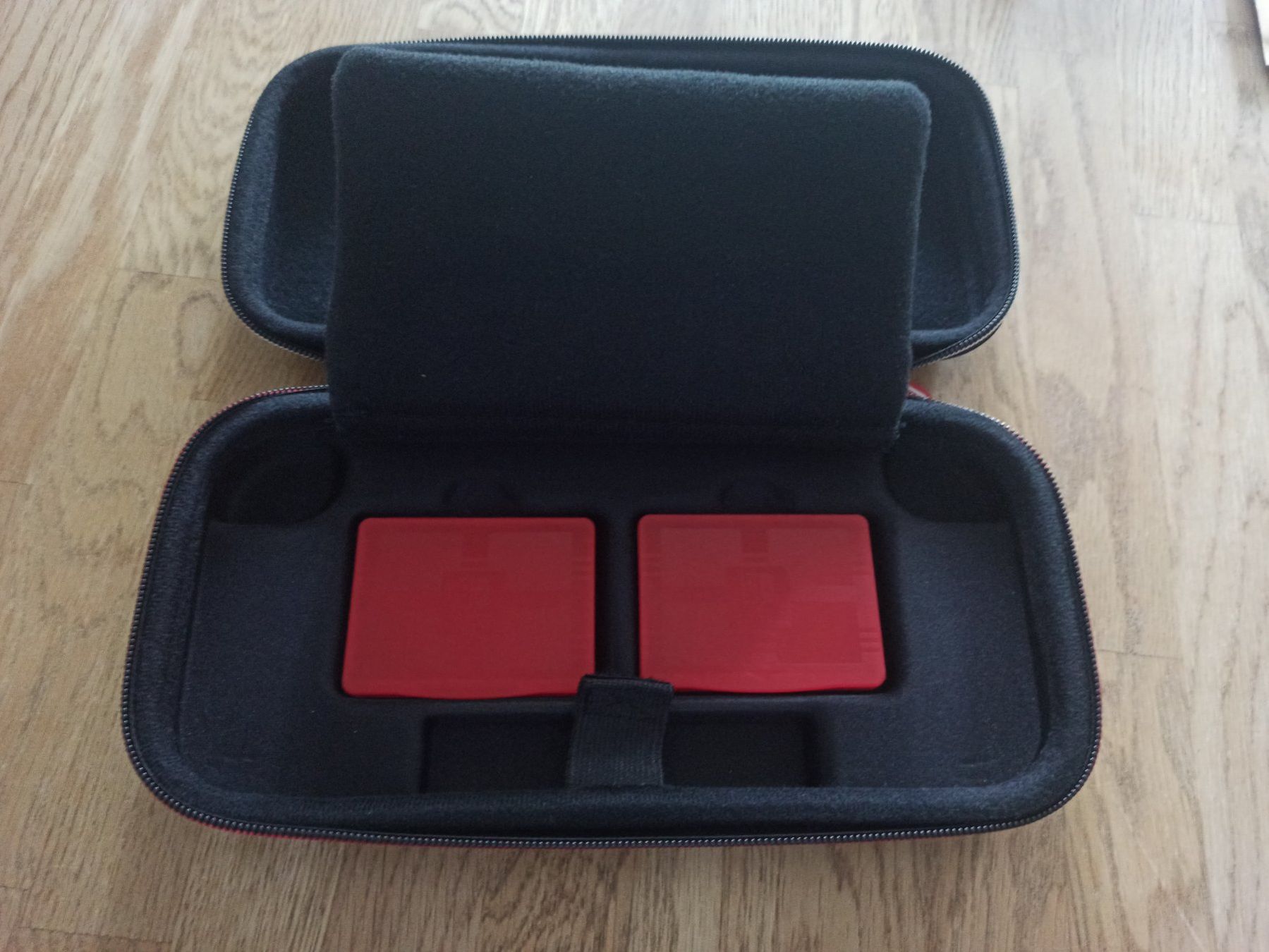 Nintendo Schutzhüllen: Original Nintendo Switch Tragetasche Hardcase / Etui NSW – Gebraucht aus Oberweningen von mar_87mx 2