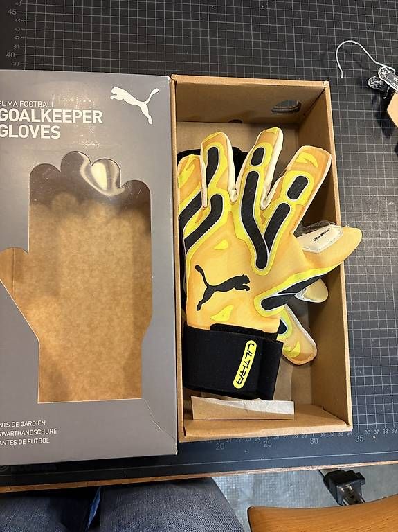 Gants & mitaines : Torwarthandschuhe Puma Grösse 7 neu – Neuf avec emballage d'origine à Basel par sin_5npn