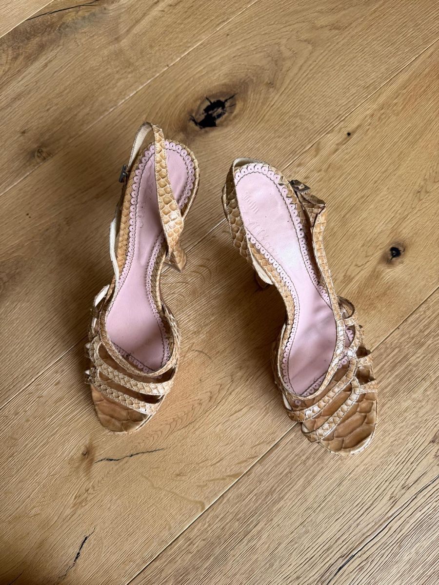 Scarpe da donna: Sommer Sandaletten in Schlangen – Usato da Samedan venduto da GianniV01