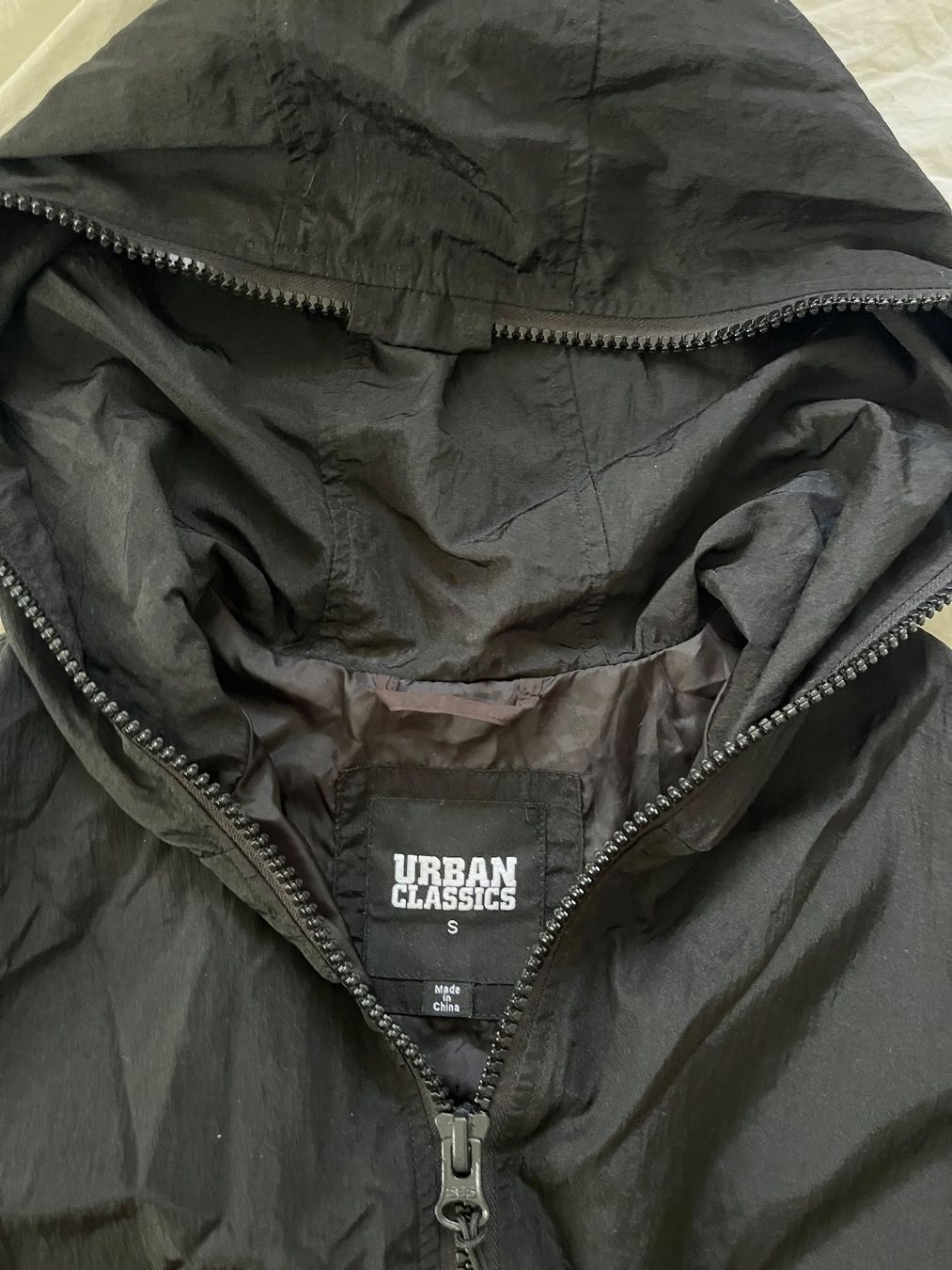 Urban Outfitters Giacche: Leichte Regenjacke Urban Classics Schwarz Gr. S – Nuovo (secondo la descrizione) da  venduto da  1