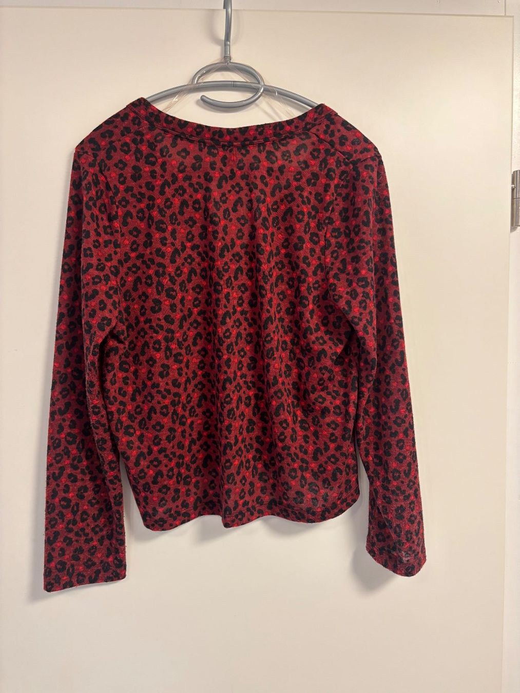 Giacche: Damen Strickjacke, Multiblu, rot Leo-Muster, Grösse 38 – Nuovo (secondo la descrizione) da Pfaffhausen venduto da frickda 1