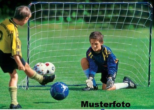 Buts de football & hockey: Fussballtor - Grösse: 182x122x61cm – Neuf avec emballage d'origine à St. Gallen par schnaeppchen-preise