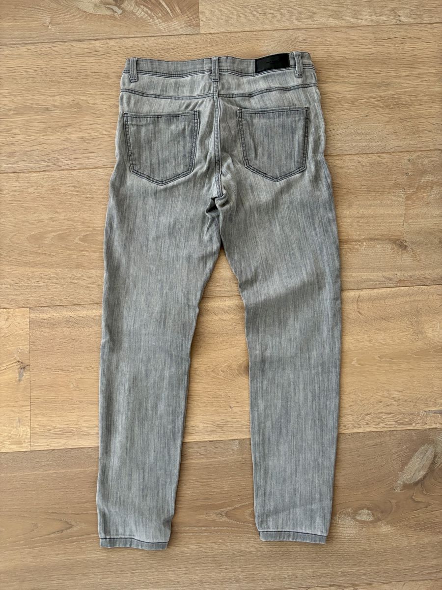 Vero Moda Jeans: Vero Moda Jeans grau - Grösse S/30 – D'occasion à Ennetbürgen par Evelyne_G 1