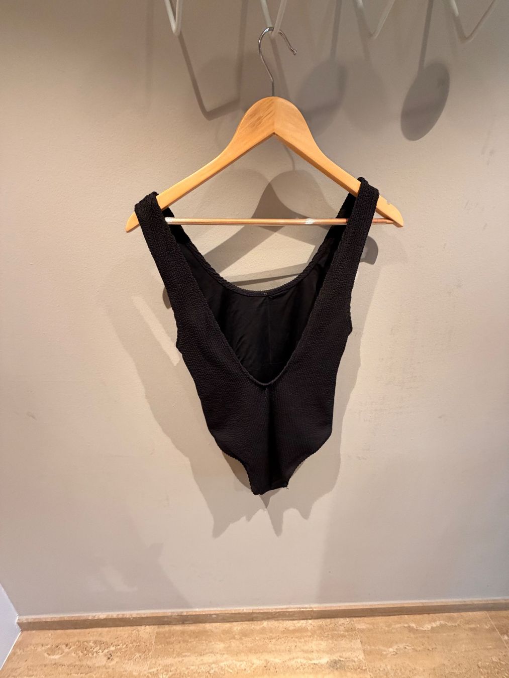 H&M Badekleider & Bikinis: Badeanzug H&M schwarz EUR 40 – Gebraucht aus Zollikon von Jekled 1