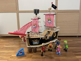 Piratenschiff Jolly Roger, aus Holz, mit div. Figuren