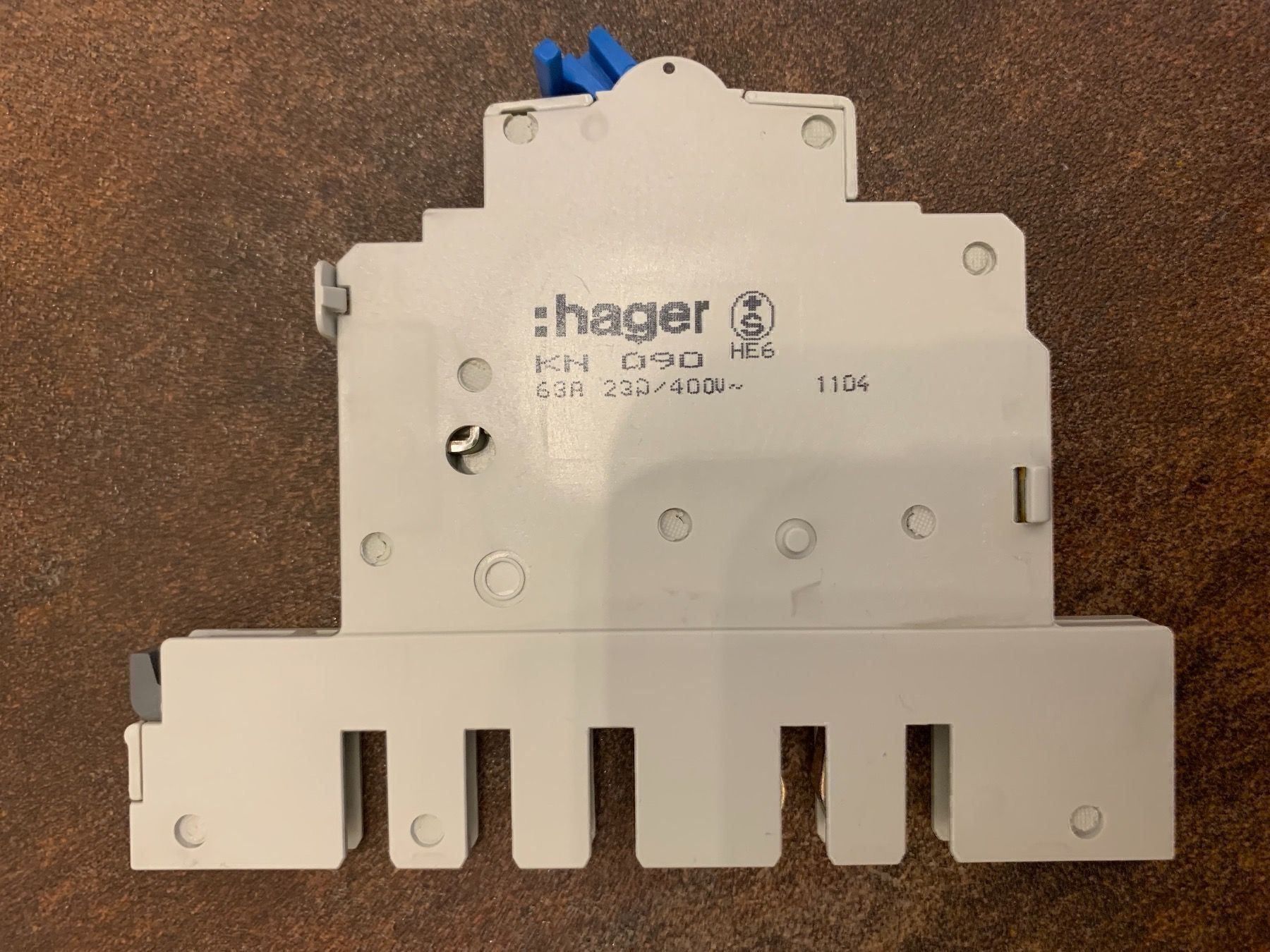 Alimentazione elettrica: Hager Neutralleitertrenner KN090 – Usato da Ehrendingen venduto da Sansav 1