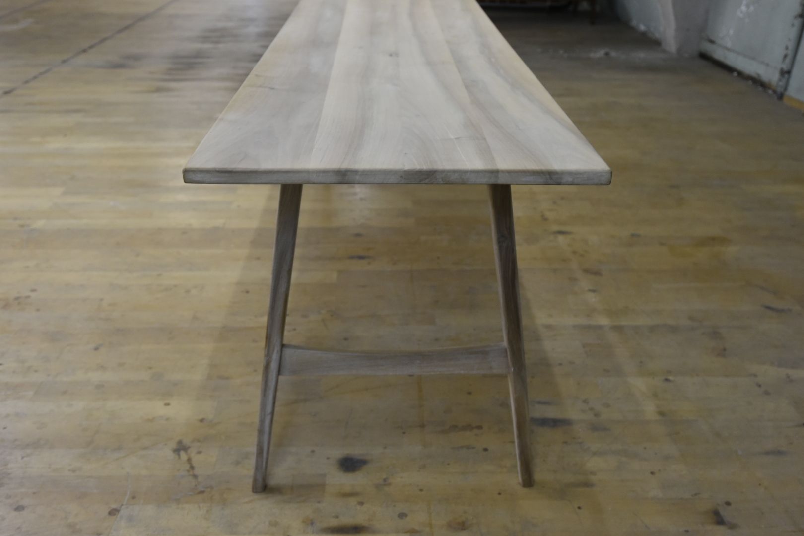 Tavoli: Wunderschöner Tisch aus Nussbaum Holz – Usato da Lichtensteig venduto da Usedinstorecom 3