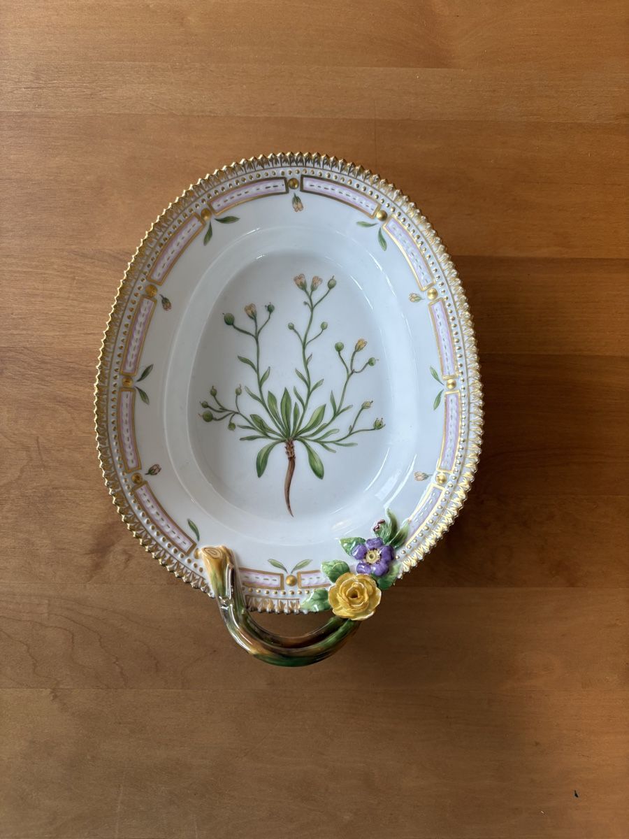 Royal Copenhagen Piatti: Royal Copenhagen Flora Danica Serving Dish – Usato da Rifferswil venduto da jasonevans76