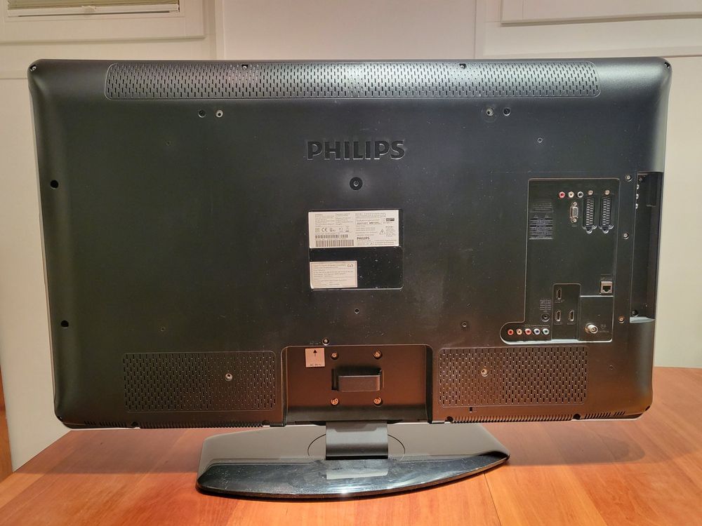 Philips 42PFL8404H, 42" (107 cm) FullHD LCD, 100Hz Ambilight (Gebraucht ...