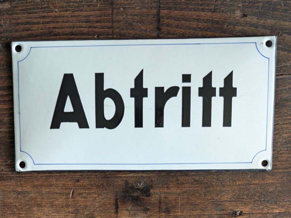 Schilder: altes Emailschild "Abtritt" – Gebraucht aus Mönchaltorf von Blechfreund