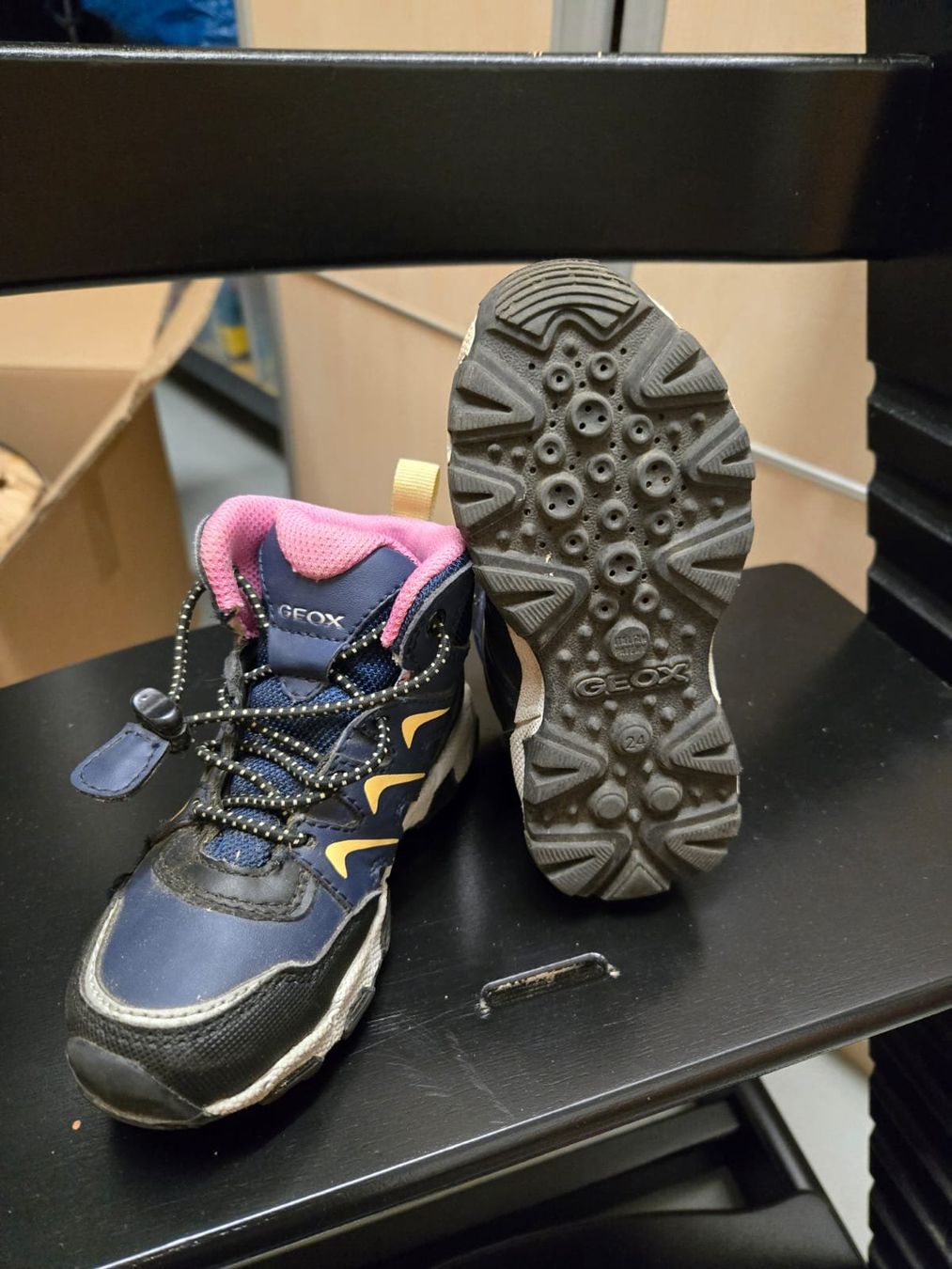 Geox Scarpe per ragazzi: Wasserfester GEOX Wanderschuh Grösse 24 dunkelblau pink – Nuovo (secondo la descrizione) da Dagmersellen venduto da flo_5hxz