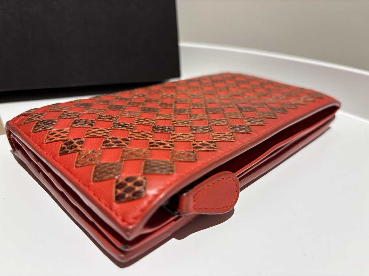 Bottega Veneta Portafogli: Bottega Veneta Limited Edition Intrecciato Red Python Wallet – Usato da Winterthur venduto da Atelier.W 3