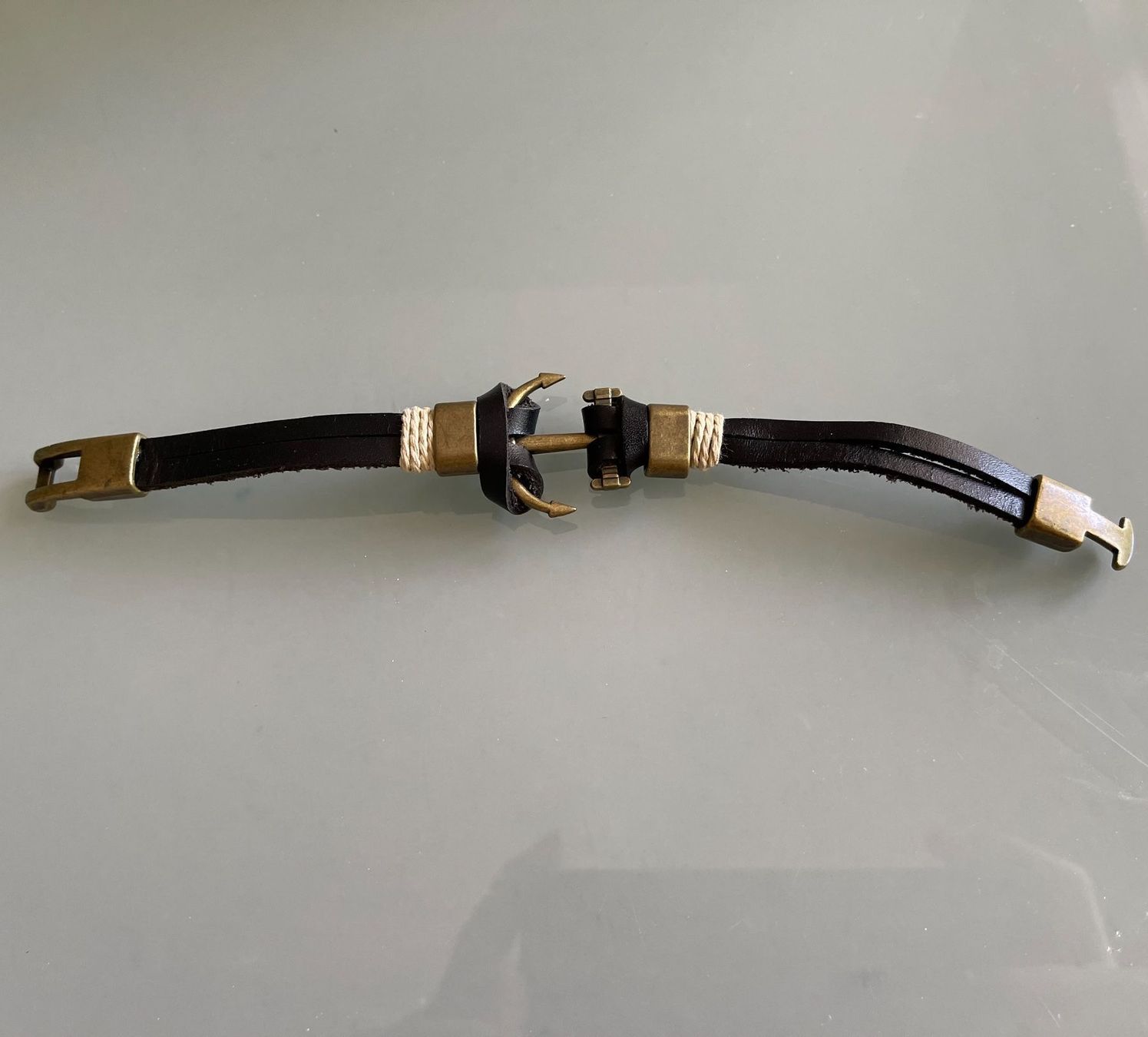 Armbänder & -reifen: Bracelet Ancre en cuir – Neu (gemäss Beschreibung) aus Genève von Annilu 1
