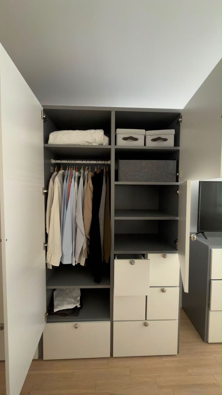 Ikea Porte manteau: Wardrobe, grey/white – D'occasion à Dietikon par Jacob-Alexandre 1
